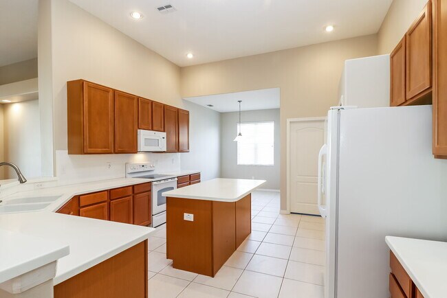 Building Photo - 3731 Braemere Dr