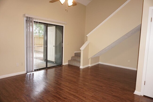 Building Photo - 2/2 Townhouse near NAS