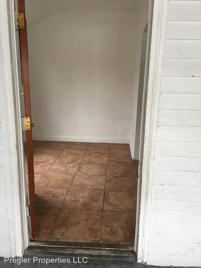 Building Photo - 3 br, 1 bath House - 538 Riehl St