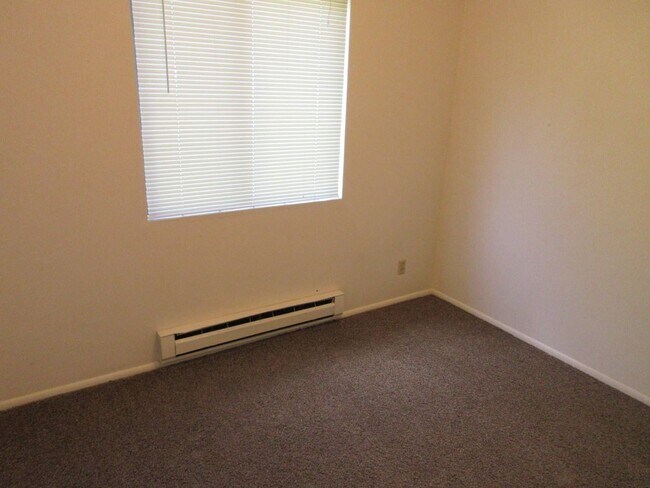 Foto del edificio - 2 bedroom, 1.5 bathroom, 2 Story Apartment in the Heart of Town