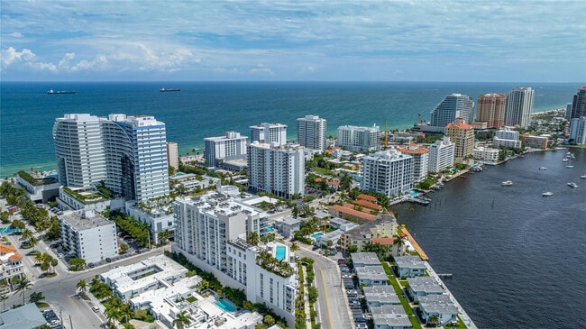 Building Photo - 401 N Birch Rd