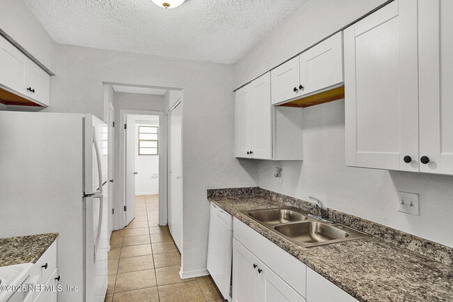 Building Photo - 476 Bentwood Ln