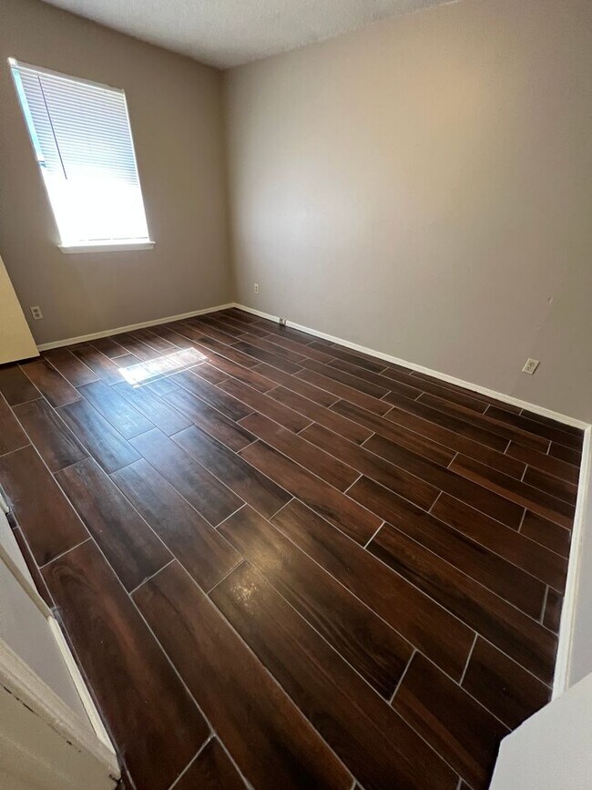 Foto del edificio - 3 Bed 1.5 Bath House Total Electric.