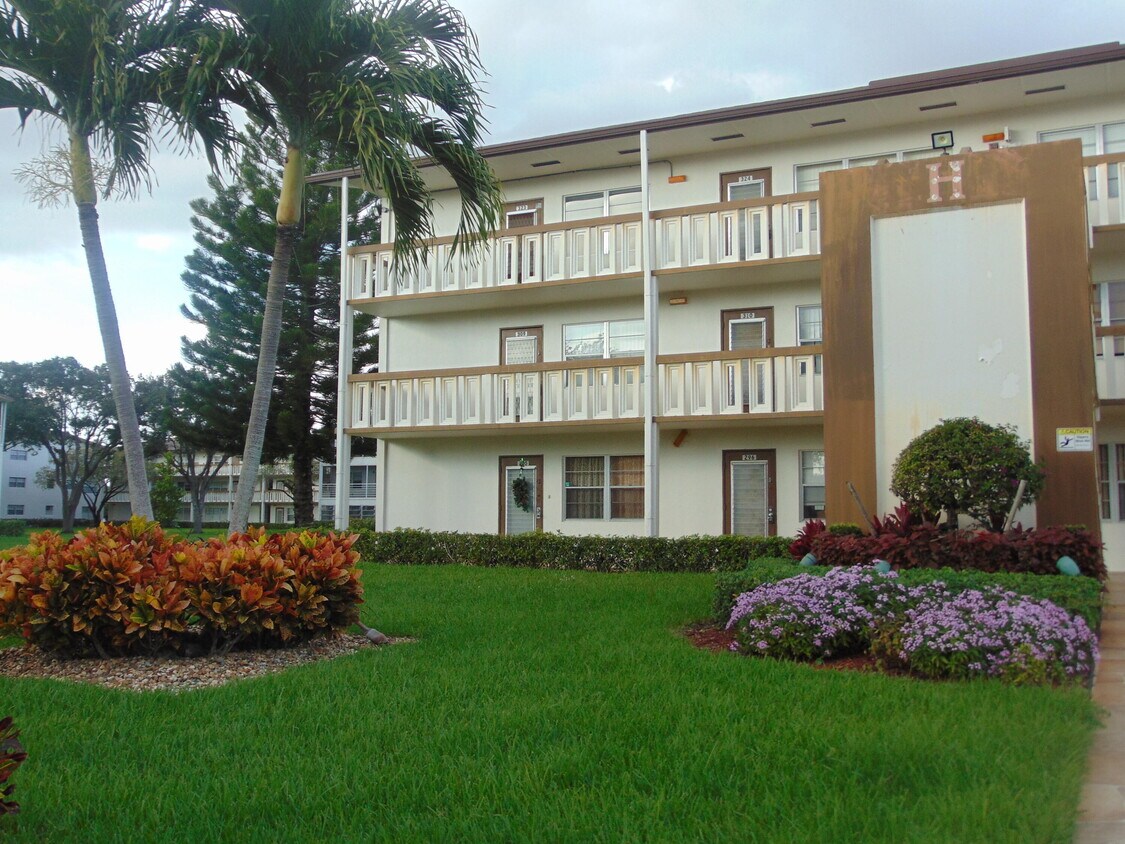 323 Mansfield G, Boca Raton, FL 33434 Condo for Rent in Boca Raton