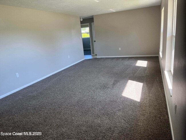 Building Photo - 2170 Emerald Ct