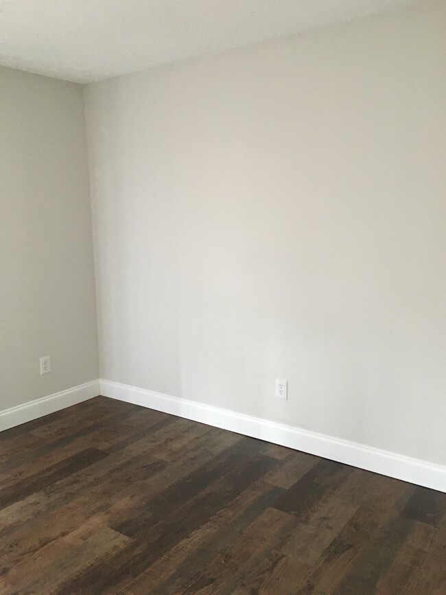 Foto del edificio - 8034 Stark Ave