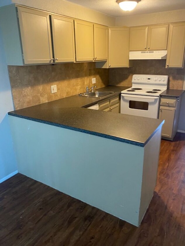 Foto principal - 2 Bedroom 1 Bathroom - Located At Lakewood...