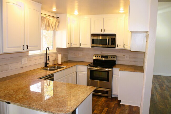 Cocina y electrodomésticos modernos. - 11380 W Montana St