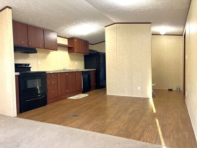 Building Photo - Louisville 37777 - 3 bedroom, 2 bath home ...