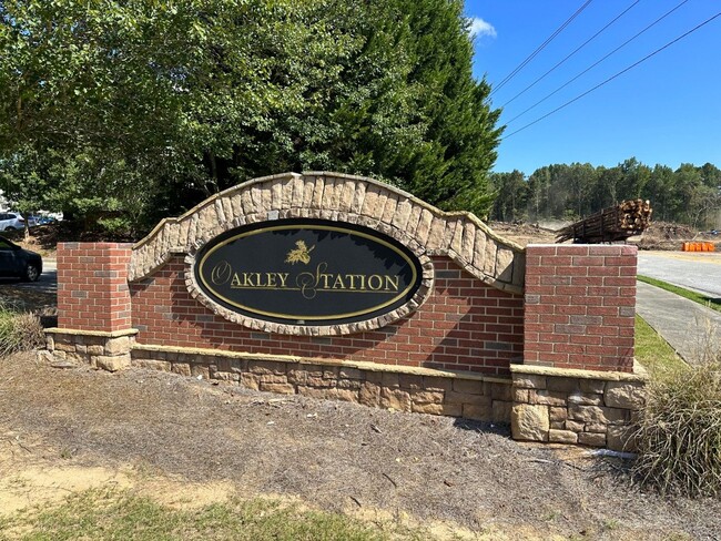 Building Photo - Prime location! Minutes to I-85, Fairburn, Union City, Trilith, LVP flooring, newly renovated, pr...