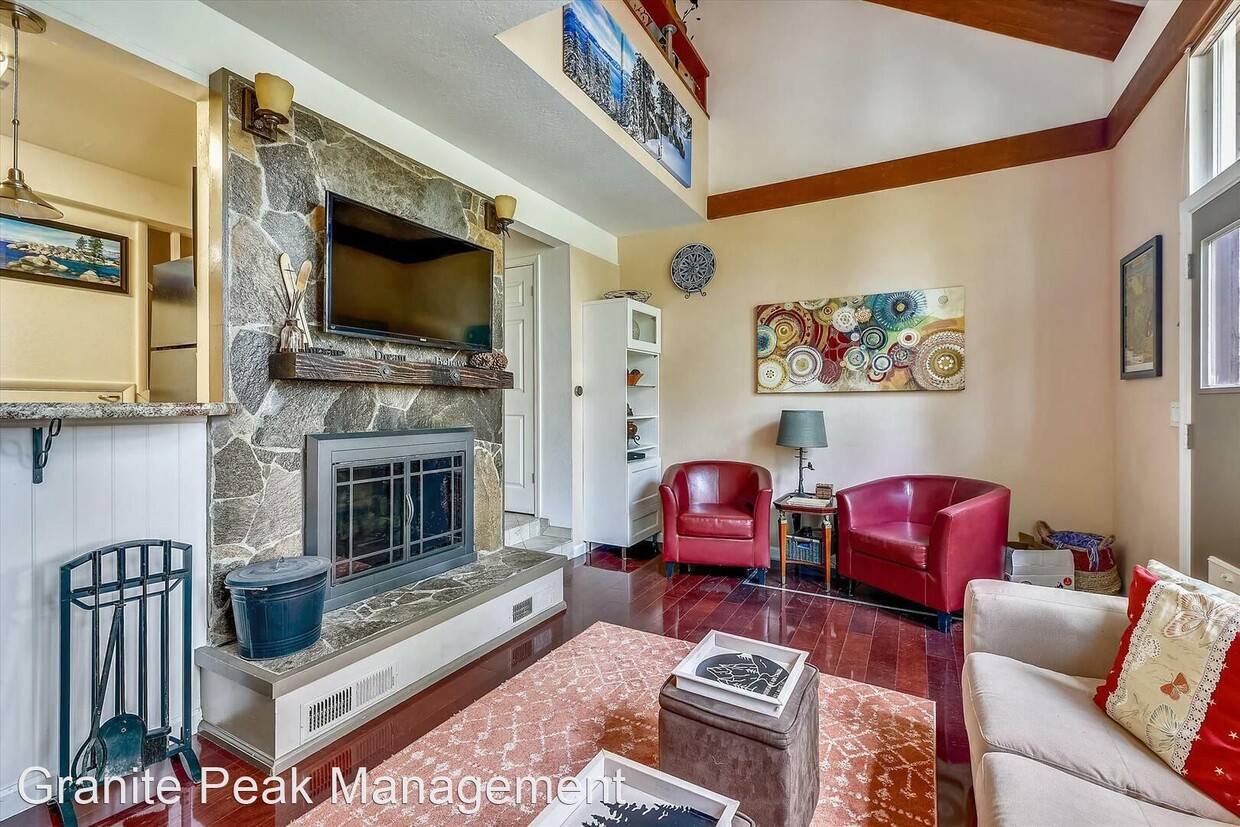Primary Photo - 2 br, 2 bath House - 3115 N Lake Blvd. #81