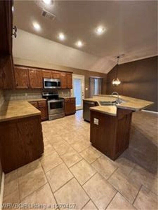 Building Photo - Three Bedroom/Two Bath Home