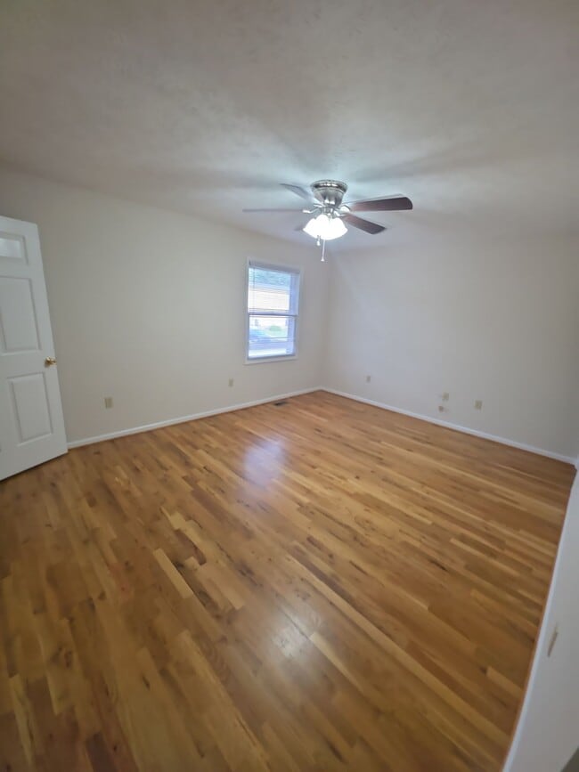 Building Photo - 83 Eastgate Cir