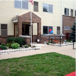 Primary Photo - Lakeview Manor
