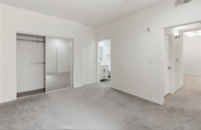 Foto del edificio - 19350 Sherman Way