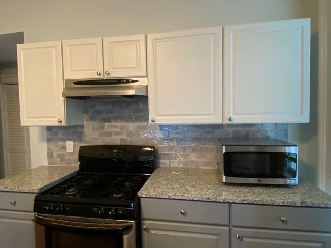Kitchen - 118 W Duffy St