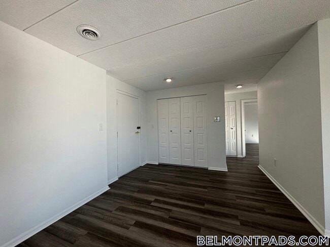 Building Photo - 53 Hill Rd