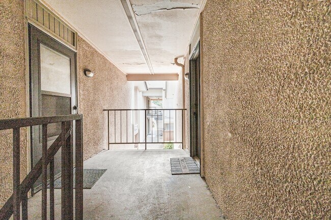 Foto del edificio - 12806 Midway Rd