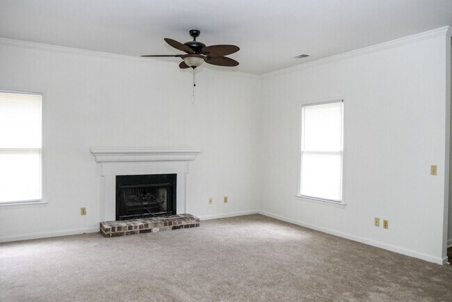 Foto del edificio - Two Bedroom Townhome!