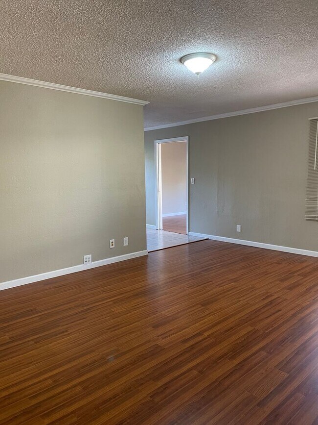 Foto del edificio - Beautiful 4 bedroom 2 bath Home with Ranch...