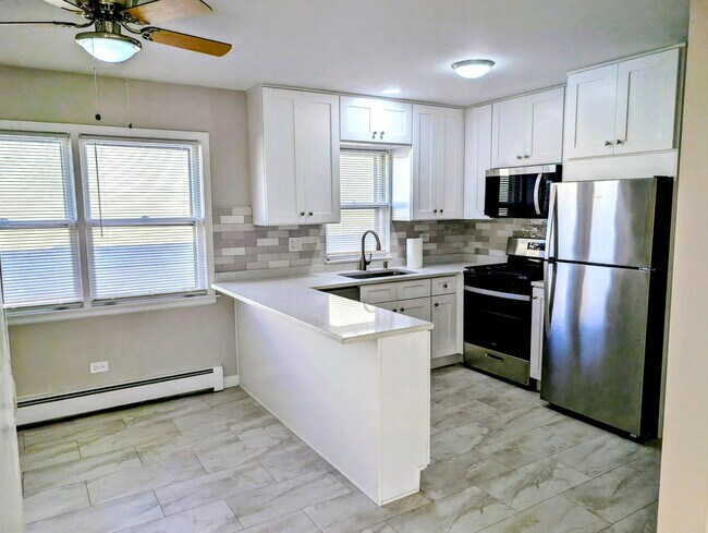 Foto del edificio - 5916 W Montrose Ave