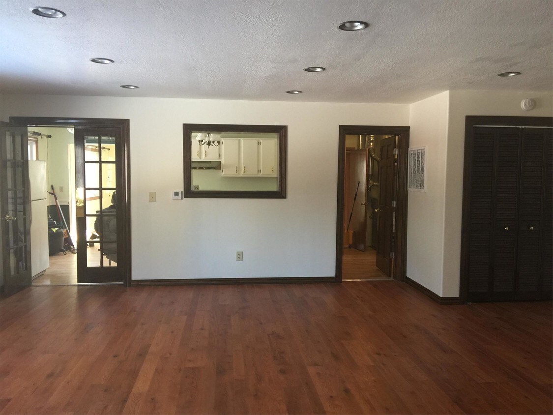 Foto principal - 6153 Eau Claire St