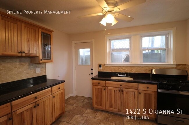 Building Photo - 1422 S Orianna St