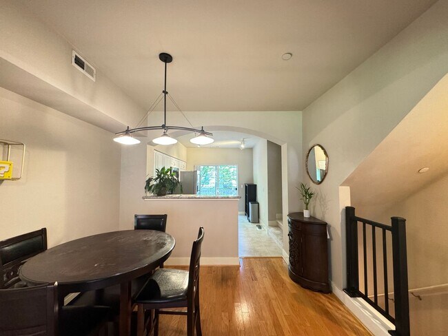 Foto del edificio - Great Townhome for rent