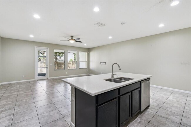 Foto del edificio - 618 Merry Brook Cir