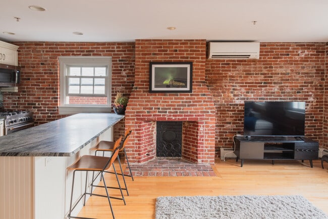 Building Photo - 159 State St