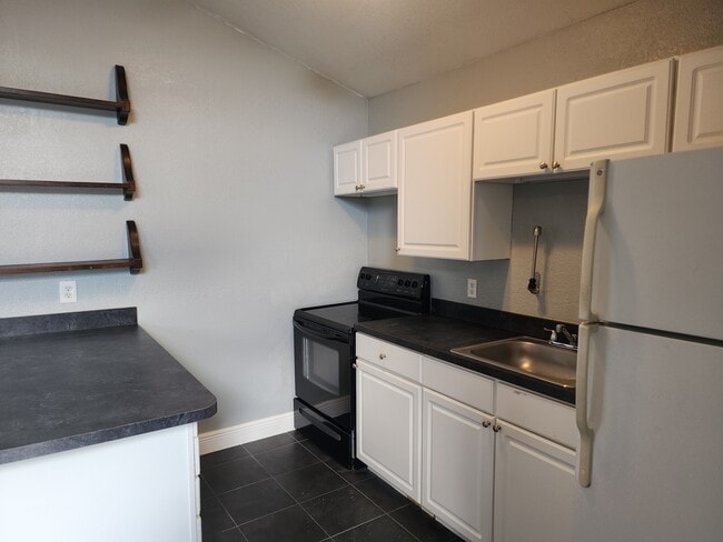 Building Photo - 5632 Pinerock Rd
