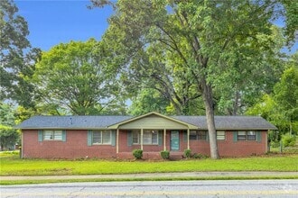 Building Photo - 1189 E Fayetteville Rd