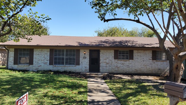 Building Photo - 3113 Northridge Dr