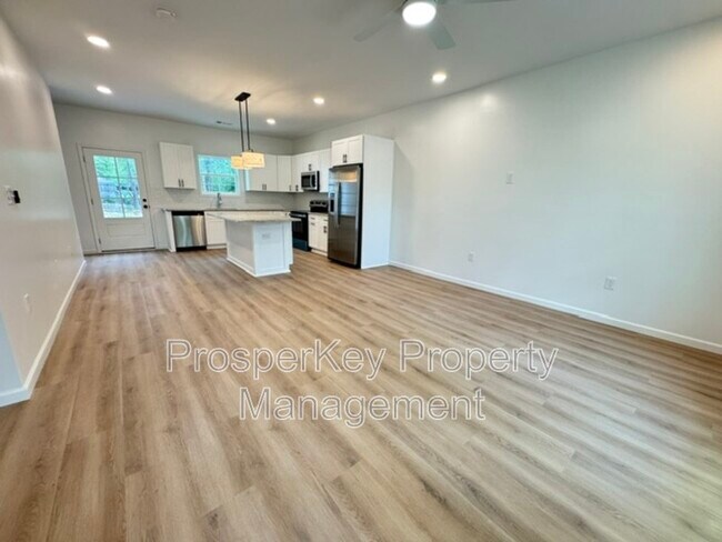 Foto del edificio - 3825 Mulberry Dr