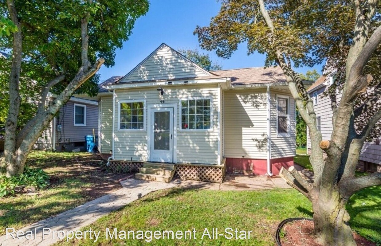 Primary Photo - 12 Hillcrest Ave
