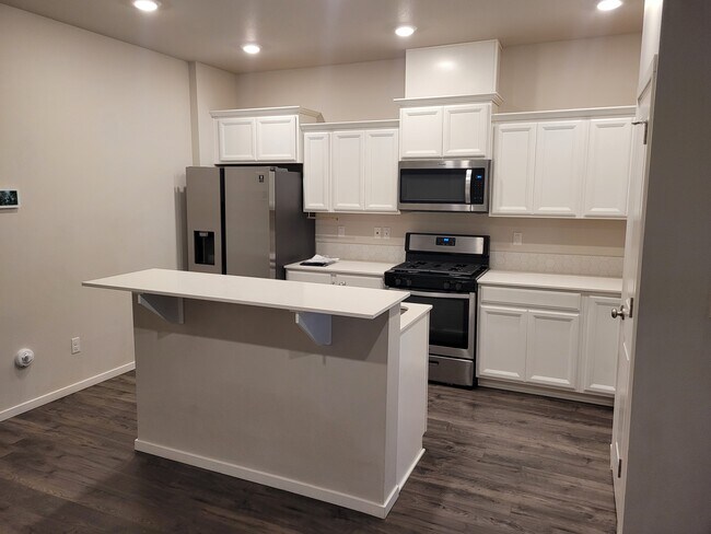 Foto del edificio - 1274 NW Upas Pl