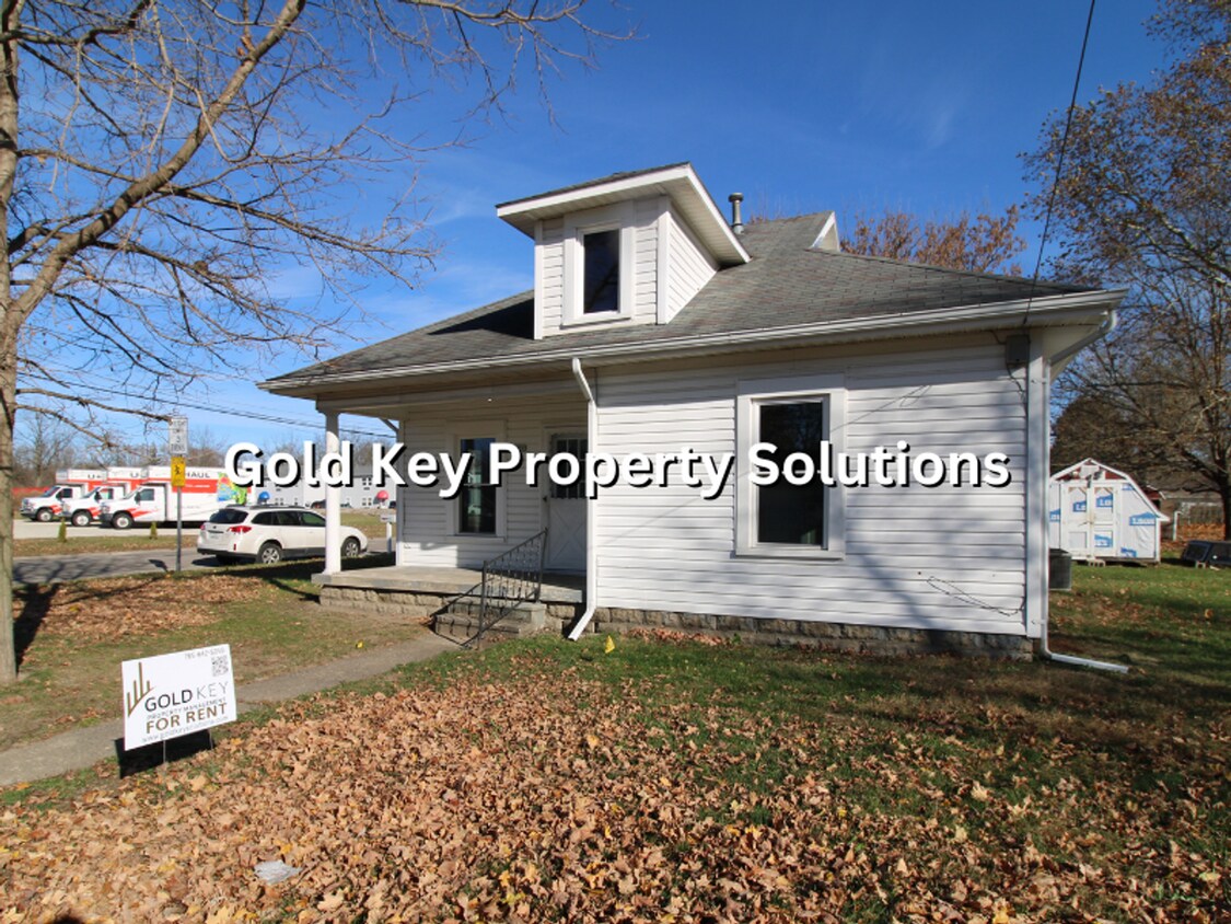 Foto principal - MUNCIE Updated 2 BR 1 BA House with New Fl...