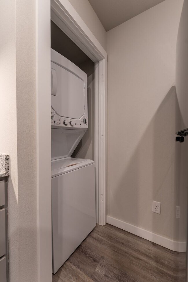 Foto del edificio - 1342 N Porter Rd