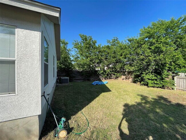 Building Photo - 710 Kettering Dr