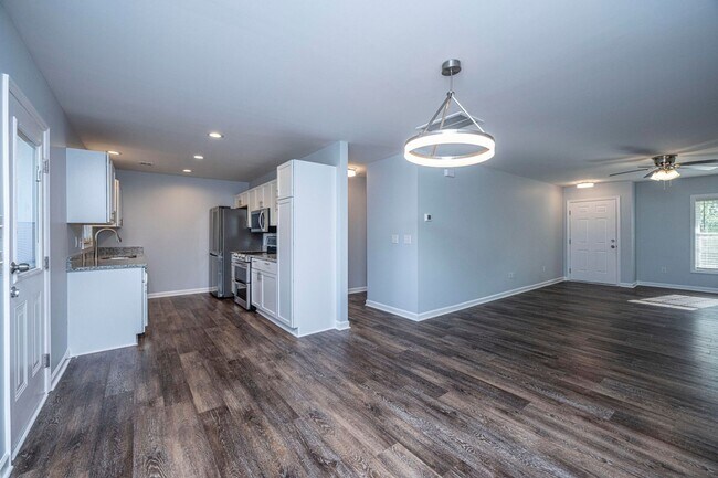 Foto del edificio - **COMPLETLEY RENOVATED** 4 Bed, 3 Bath Hom...