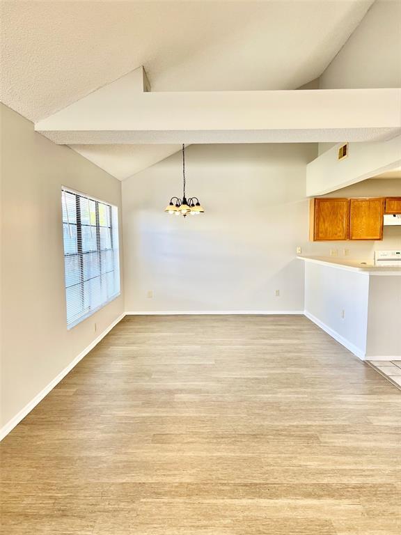 Foto del edificio - 554 Cidermill Pl