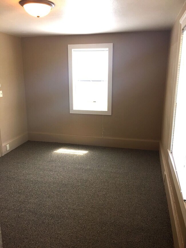 Foto del edificio - 3 Bedroom Near UWO