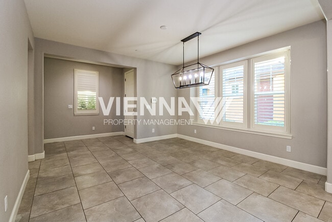 Building Photo - 400 Dormarin Pl