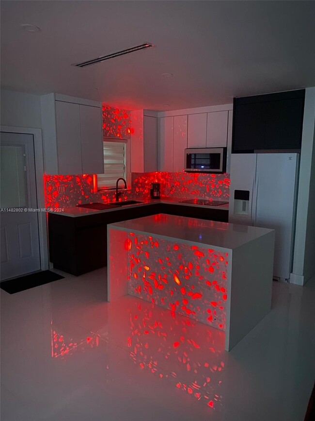 Foto del edificio - 9771 Bahama Dr