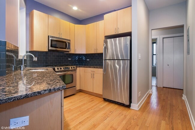 Building Photo - 4055 N Hermitage Ave