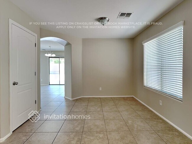 Foto del edificio - 2844 S 160th Ln
