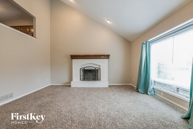 Building Photo - 1233 NW Timber Oak Dr