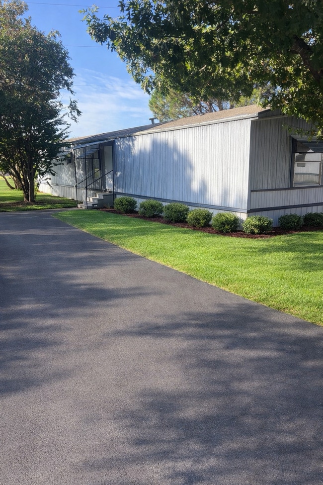 Building Photo - 300 Murls Lake Rd