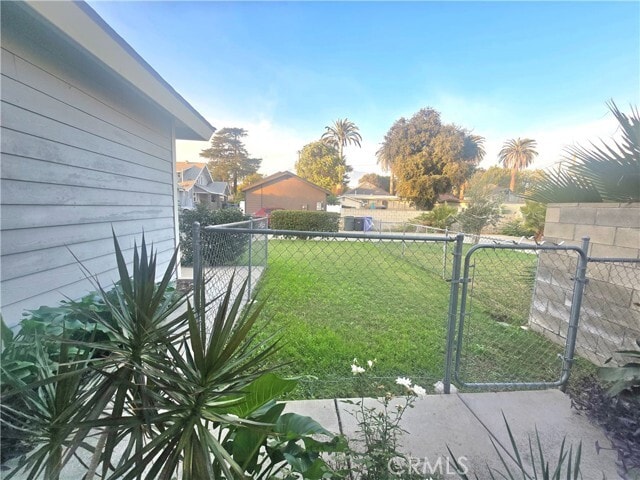 Building Photo - 410 E Arrow Hwy