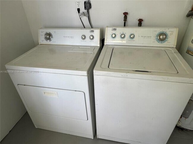 Foto del edificio - 3 bedroom in Dania Beach FL 33314
